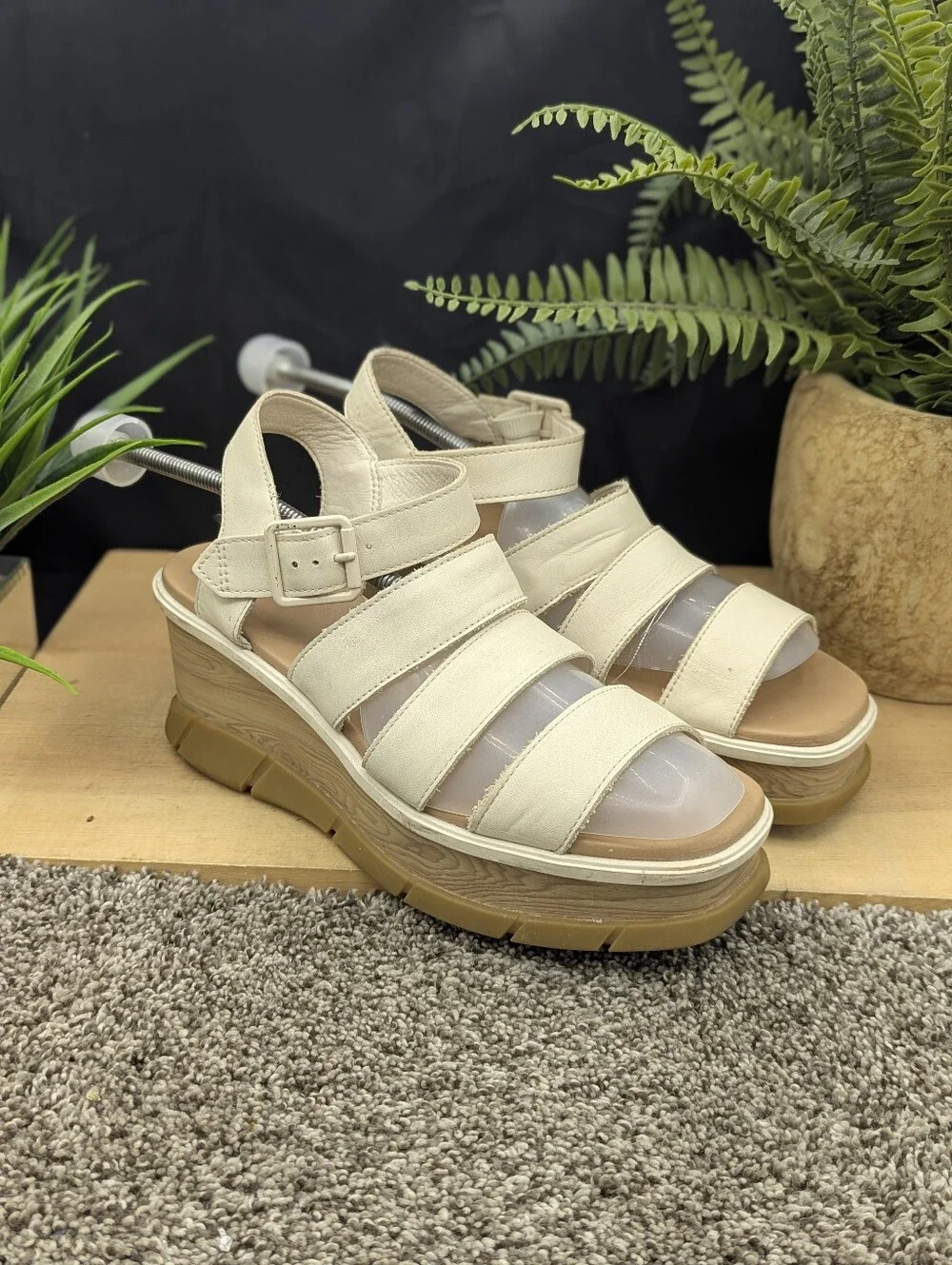 Sorel Joanie III Women's Size 9.5 Platform Strapback Sandals